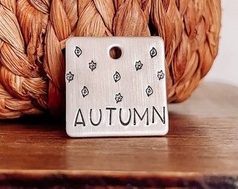 Etiqueta de perro personalizada personalizada, etiqueta de identificación de mascotas, etiqueta de perro estampada a mano de Metal/otoño, hojas, otoño/hojas de otoño diseño cuadrado