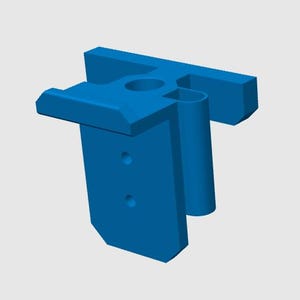 Puede incluir: Objeto azul sólido impreso en 3D con una parte superior en forma de T, un soporte cilíndrico y una base rectangular. La base presenta dos agujeros circulares. El objeto está diseñado con ángulos agudos y un acabado liso.