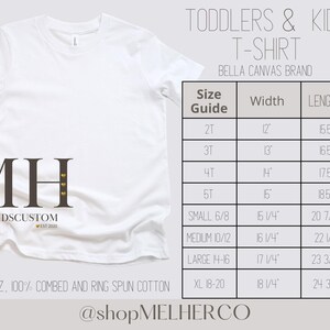 K&ouml;nnte beinhalten: Ein wei&szlig;es T-Shirt der Marke Bella Canvas f&uuml;r Kleinkinder und Kinder. Das Bild enth&auml;lt eine Gr&ouml;&szlig;entabelle mit Ma&szlig;en in cm und den Text "TODDLERS & KIDS T-SHIRT". Das Shirt besteht aus 4,4 oz, 100 % gek&auml;mmter und ringgesponnener Baumwolle.