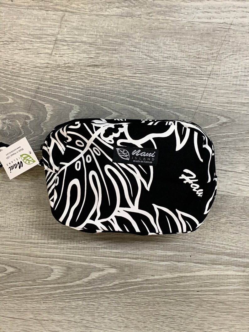 Dam Necessär med dragkedja/bomullscanvas/påse/väska/accessoarväska/hawaiianskt tryck/tillverkad på Hawaii/Monstera/ananas/sommar/MC006 Monstera Black