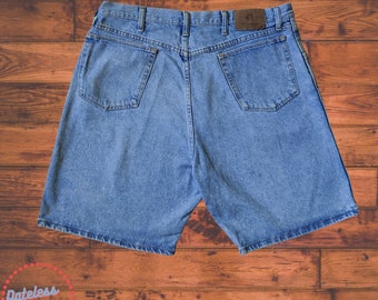Waist: 38 inches* Vintage High Waisted Wrangler Shorts