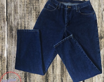 Waist: 30 inches* Vintage High Waisted Wrangler Blues Jeans *Made in Mexico of U.S Fabric*