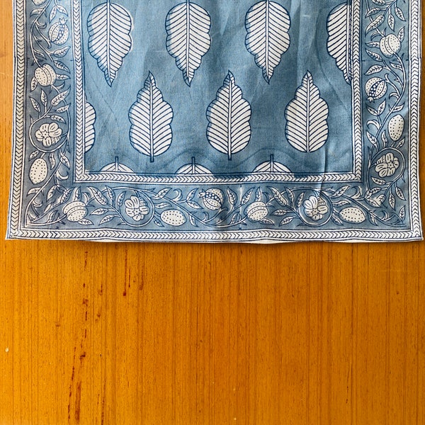 Chemins de table en tissu pur coton bleu pierre et blanc imprimé feuilles indiennes pour événements de mariage Décoration d'intérieur Fêtes d'anniversaire Bar à la ferme Cadeau