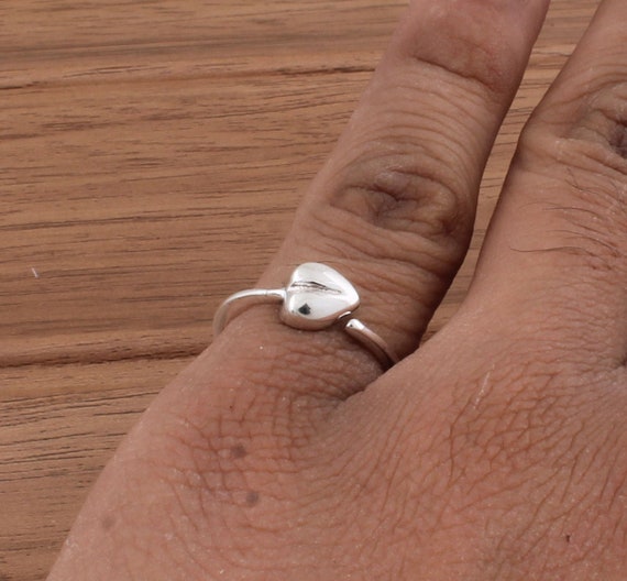 black middle finger ring