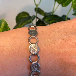 Vintage Jewelry Sarah Coventry Silver Toned Embossed Round Disks Chain Links Bracelet