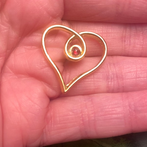 Vintage Jewelry Gold Tone Open Heart Pin with Red Rhinestone in middle Ballou Registered Collectible Great Gift