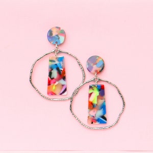 Pendientes llamativos arcoíris de invierno