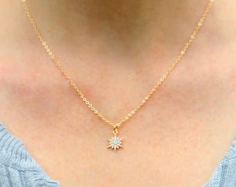 Zierliche Stern Kette mit Opal