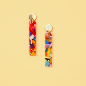 Pendientes de barra de acetato de colores imagen 3