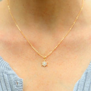 Zierliche Stern Kette mit Opal