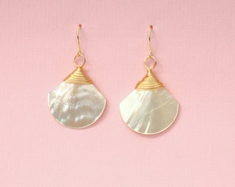 Boucles d'oreilles coquillage en nacre blanche