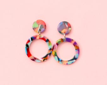 Pendientes circulares de acetato de colores
