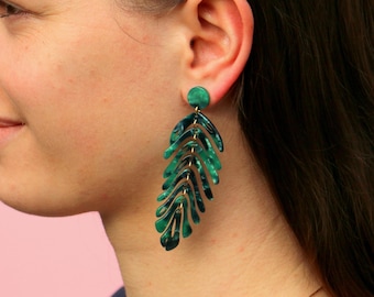 Pendientes largos de hoja de acetato verde