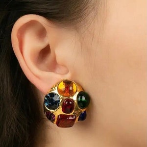 Art Deco Stud Earrings in Gold Metal Paved with Cabochons and Multicolored Rhinestones, circa 1960s