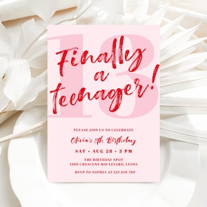 13.Geburtstags-Party Einladungsvorlage - Endlich ein Teenager, Blush-Rosa-Rote moderne minimalistische Karte, einfache dreizehn Einladung für Mädchen, LEAH