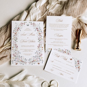 Modello di invito per matrimonio con fiori di campo con ghirlanda floreale e farfalla - Dettagli boho e biglietto di risposta, festa in giardino segreto, SANNA