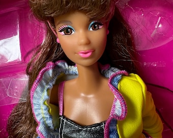 キューティ・ブロンド 2 バービー。エル・ウッズとブルーザー。レトロ