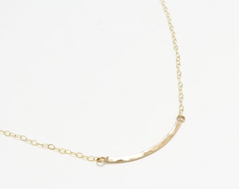 Minimalist Halskette, gehämmert Curved Bar Halskette, Rose Gold Halskette, Layering Halskette, Zierliche einfache zarte Halskette | Akzent Halskette