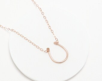 Collar de oro rosa, collar de herradura, collar minimalista, collar de buena suerte, collares para las mujeres, collar de encanto diminuto / 7thHeavenecklace