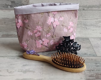 Large utensil in denim look with pink flowers - stylish and practical