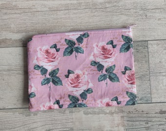 Small book bag for narrow paperbacks in pink with a rose pattern in a denim look - a stylish companion for book lovers