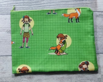 Book bag in green with motif 'School of Magical Animals' - Ida and Fox Rabbat