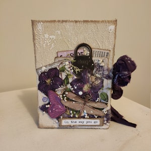 Bel album de 10x15 cm avec reliure australienne et avec 5 doubles pages pour mettre des photos ou tout ce qui est nécessaire.