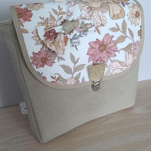 Sur commande le petit cartable maternelle velours personnalisé /grands cahiers.