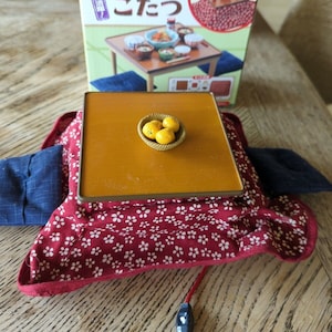 Re-ment JAPAN Petit sample Kotatsu at home a heating table covered with blanket