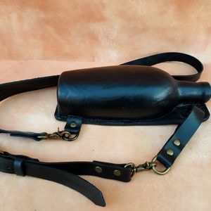 Glass leather bottle, Medieval leather water bottle, Medieval leather flask, Leather costrel with glass, just pour and drink, 500 ml/1 pint