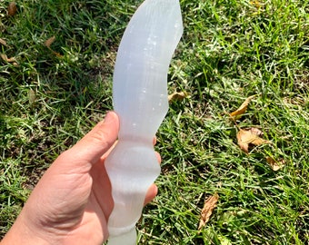 Espada de selenita - Daga de cristal blanco con mango de remolino - Cuchillo de piedra preciosa tallada pulida, cuchillo de selenita, daga de selenita