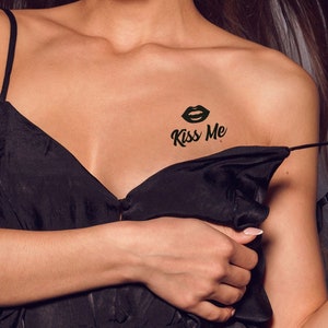 2 Kiss Me Temporary Tattoos