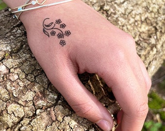 4 Minimalist Flowers Temporary Tattoos