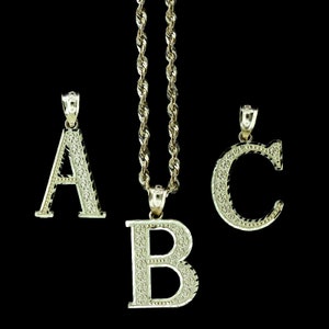 Colgante con inicial de oro amarillo macizo de 10 quilates con corte de diamante y letra inicial del alfabeto A-Z • Juego de collar con cadena de cuerda • Collar con inicial del alfabeto A-Z