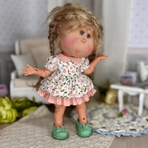 Vestido con zapatos para la pequeña Mia nines d’onil 23 cm