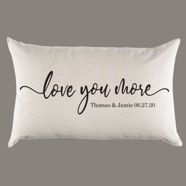 Coussin ou housse de coussin personnalisé « Love you more » en toile naturelle - Coussin décoratif - Cadeau d'anniversaire de mariage pour couple