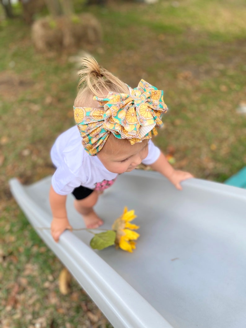 Lemon flower messy bow