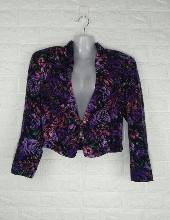Vintage 80's CACHAREL PARIS Floral Pattern Short J