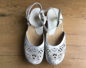Vintage Women’s White Swedish Clogs Wooden Leather Slingback Sandals by Calou Size EUR40