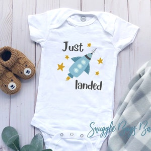 Just Landed Baby Bodysuit, Space ship Baby Bodysuit, Astronaut Baby Bodysuit, Baby Shower Gift, infant astronaut, Funny  Baby Bodysuit.