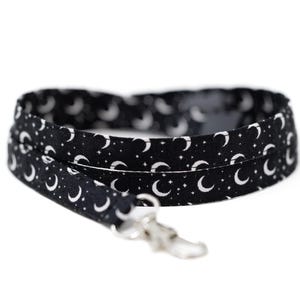 Lanyard van stof Moon & Stars – standaard of afgescheiden ID-badgehouder – handgemaakte sleutelhangerriem van hemels katoen van Kiele Studio