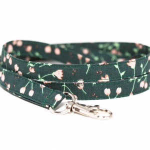 Tulpen-Lanyard in grün, optional mit Abreißverschluss, 1,5 cm breites, schmales Schlüsselband aus Stoff, Ausweishalter, ID-Schlaufe, Schlüsselanhänger