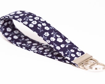 White flower key fob in navy, 100% cotton fabric, key holder, wristlet keychain