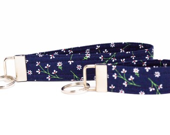 Navy flower key fob in navy, 100% cotton fabric, key holder, wristlet keychain