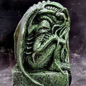 Cthulhu statue prop