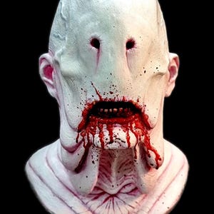 La máscara del monstruo del hombre pálido