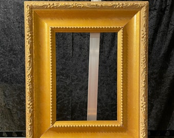 Traditional Holly Edge Vintage Wooden Picture Frames - Variety of Sizes