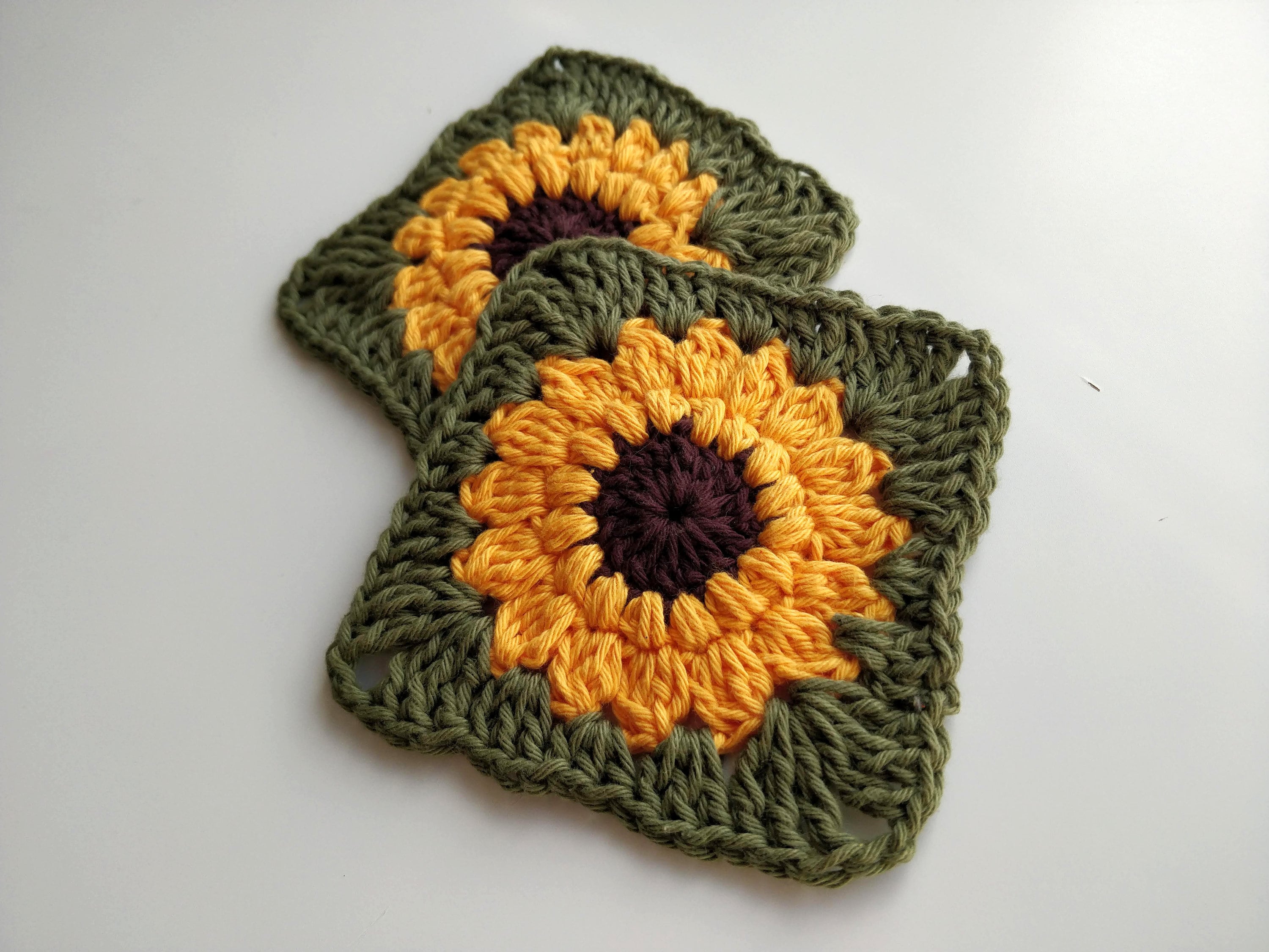 40 Sunflower Granny Square Crochet Patterns for Bright Blankets, Bags, and More 31 Sunflower Granny Square Crochet