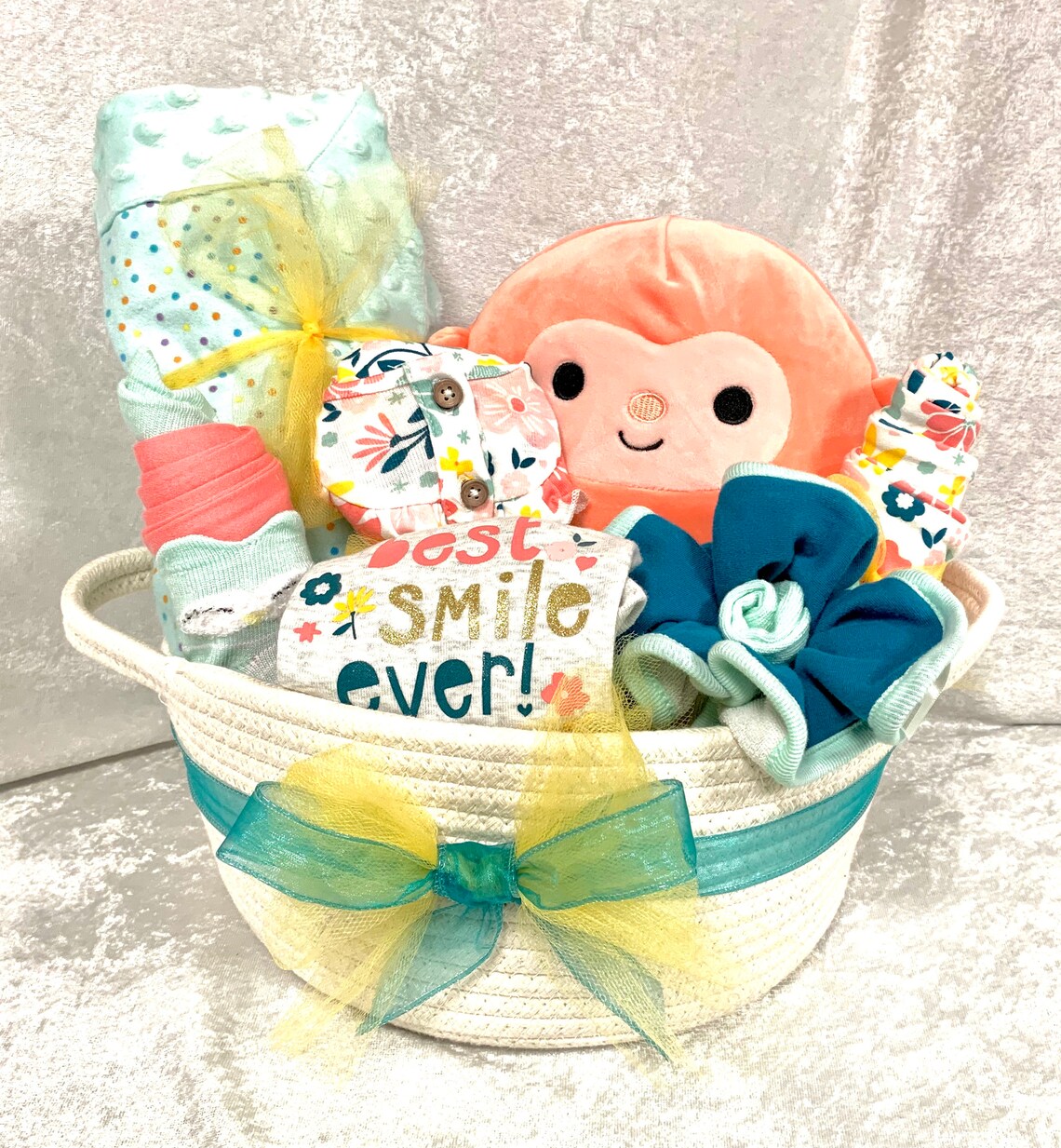 Flower Meadow Baby Girl Gift Basket baby shower, bebé de bienvenida