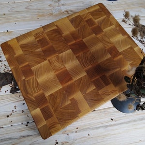 End Grain cutting board, chopping board, with rubberized feet, butcher block, with big handles, ash wood